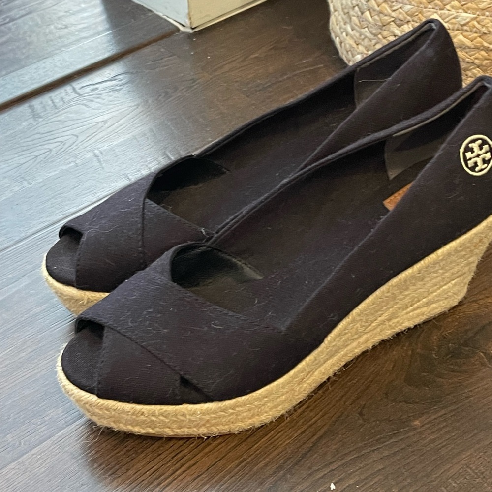 NWOT Black Tory Burch espadrille wedges. Size 9.
